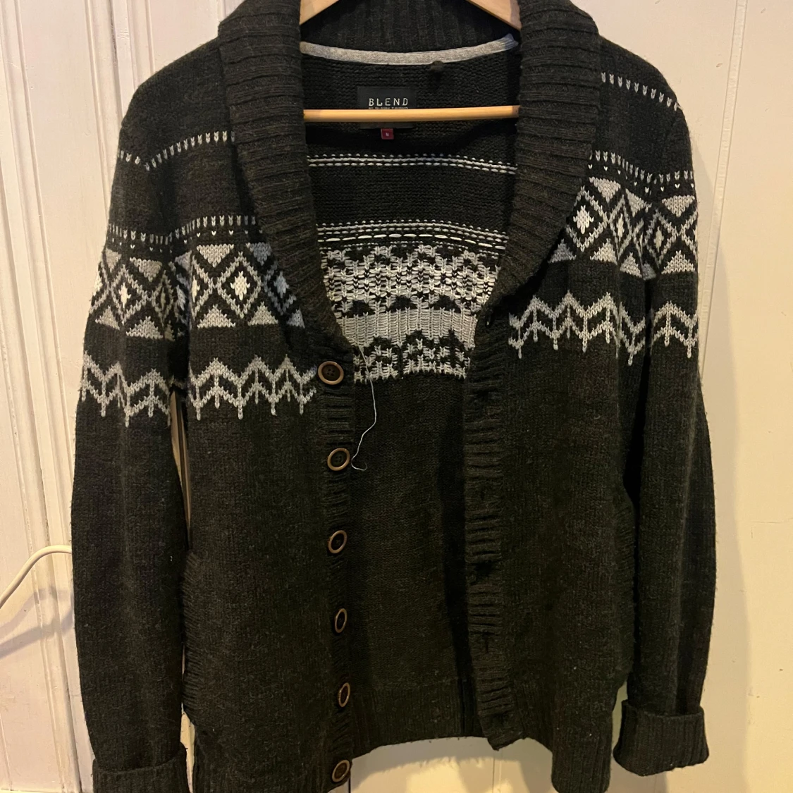 Mörkgrå stickad kofta från Blend