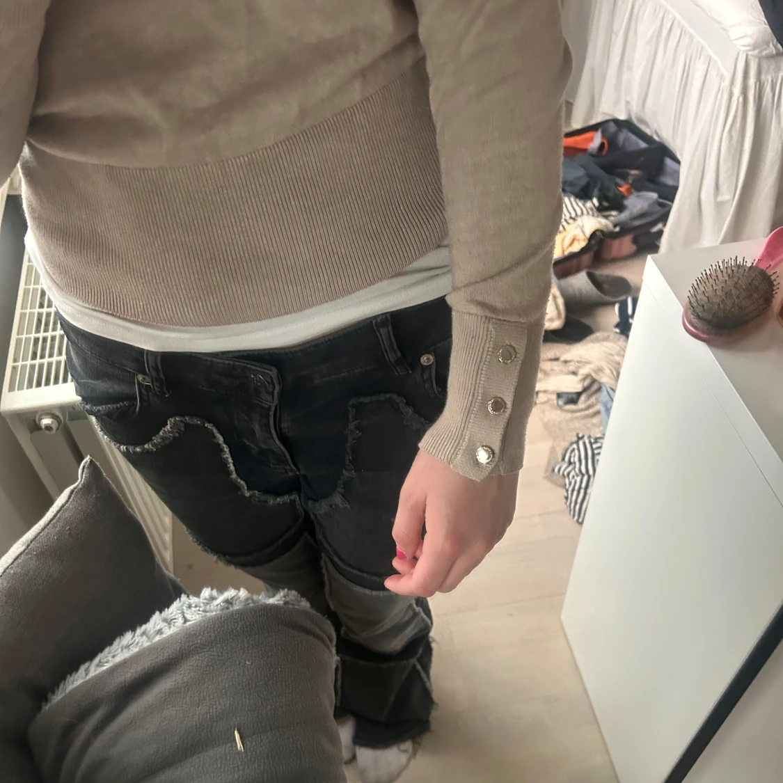 Beige  tröja med guldigaknappar - 1