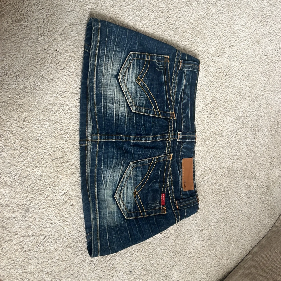 Mörkblå jeanskjol med fickor - 1