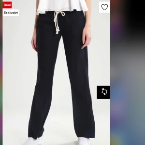 Roxy linnebyxor  - Säljer mina Roxy linnebyxor. Köpa för 600 kr. Fick de i julklapp men säljer då jag ej tror jag får användning för dem. Storlek M. Använda en gång   Pris kan diskuteras