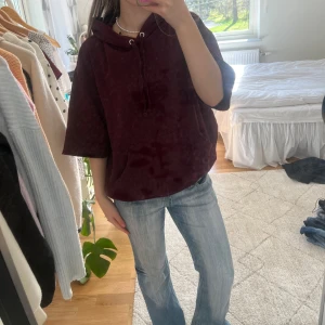 Trekvartsärmad hoodie - Vinröd trekvartsärmad hoodie i mycket bra skick❣️