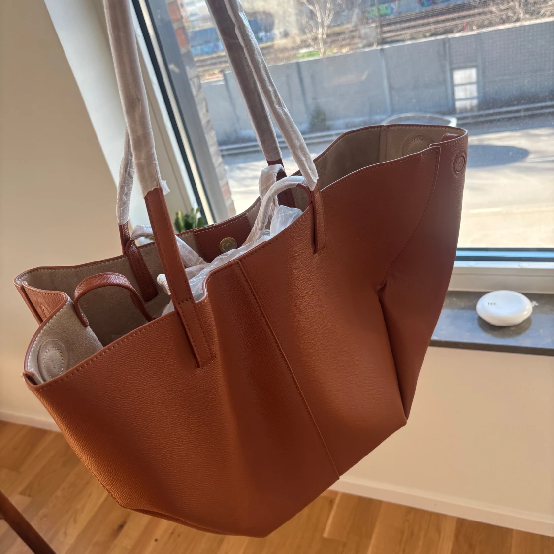 Brun rymlig väska  - 1