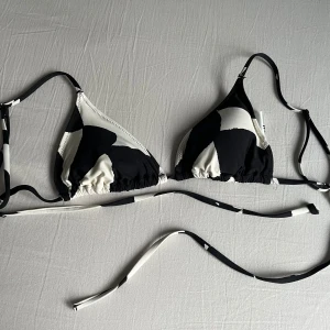 Bikiniöverdel - Supersnygg bikiniöverdel som använts en gång, så den är i väldigt bra skick! Från H&M i storlek 38💕