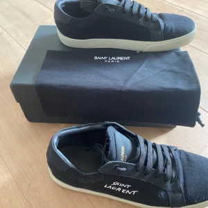 Saint Laurent skor - Säljer mina court classic sl/06 svart. Storlek 43. 