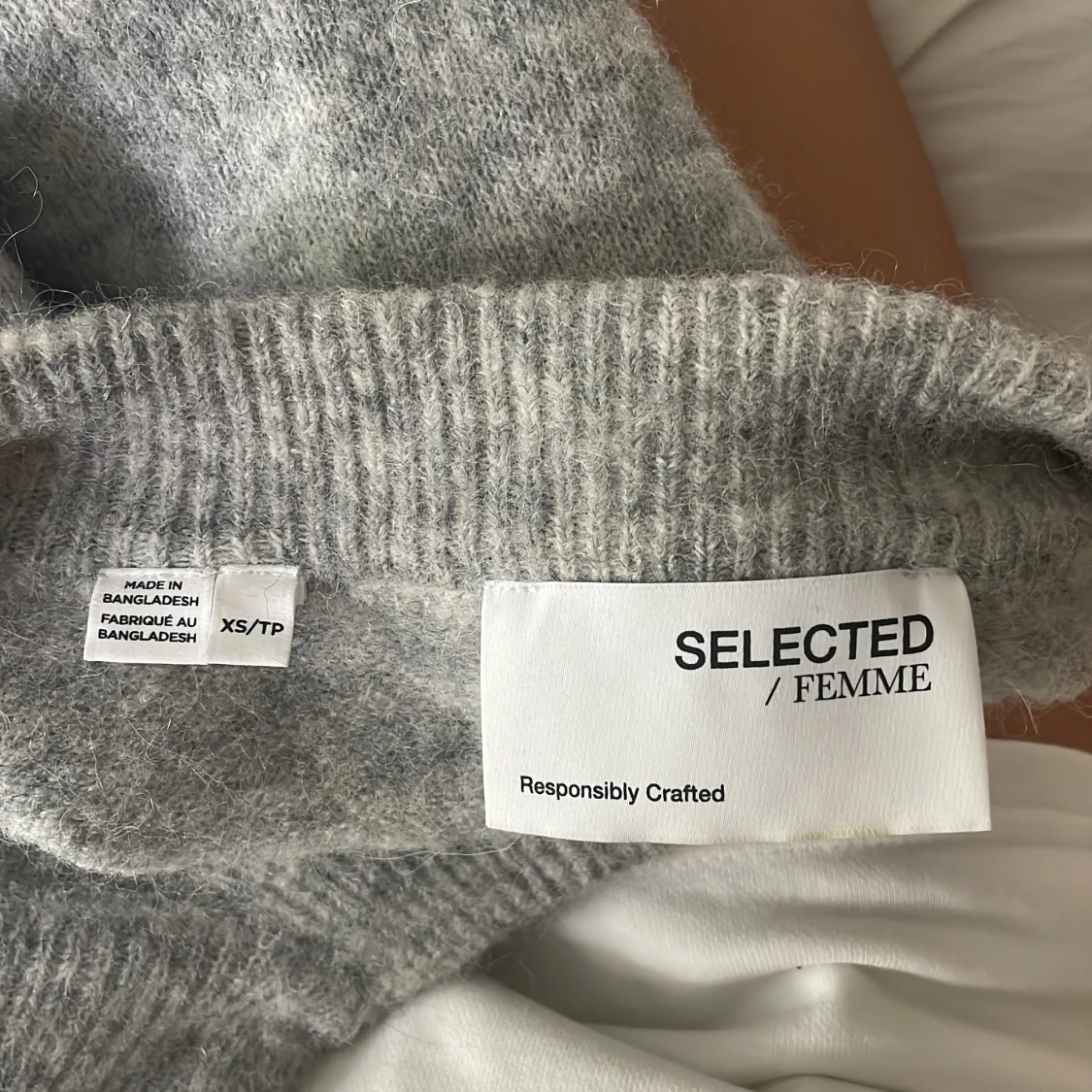 Grå stickad kofta från Selected Femme - 1