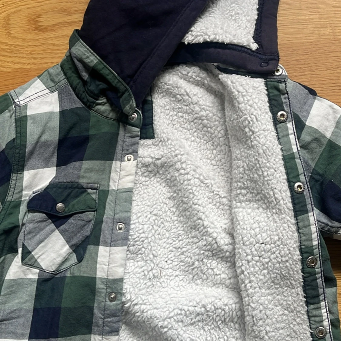 Rutig jacka med huva från Polarn O. Pyret & Bomberjacka från Lindex - 3