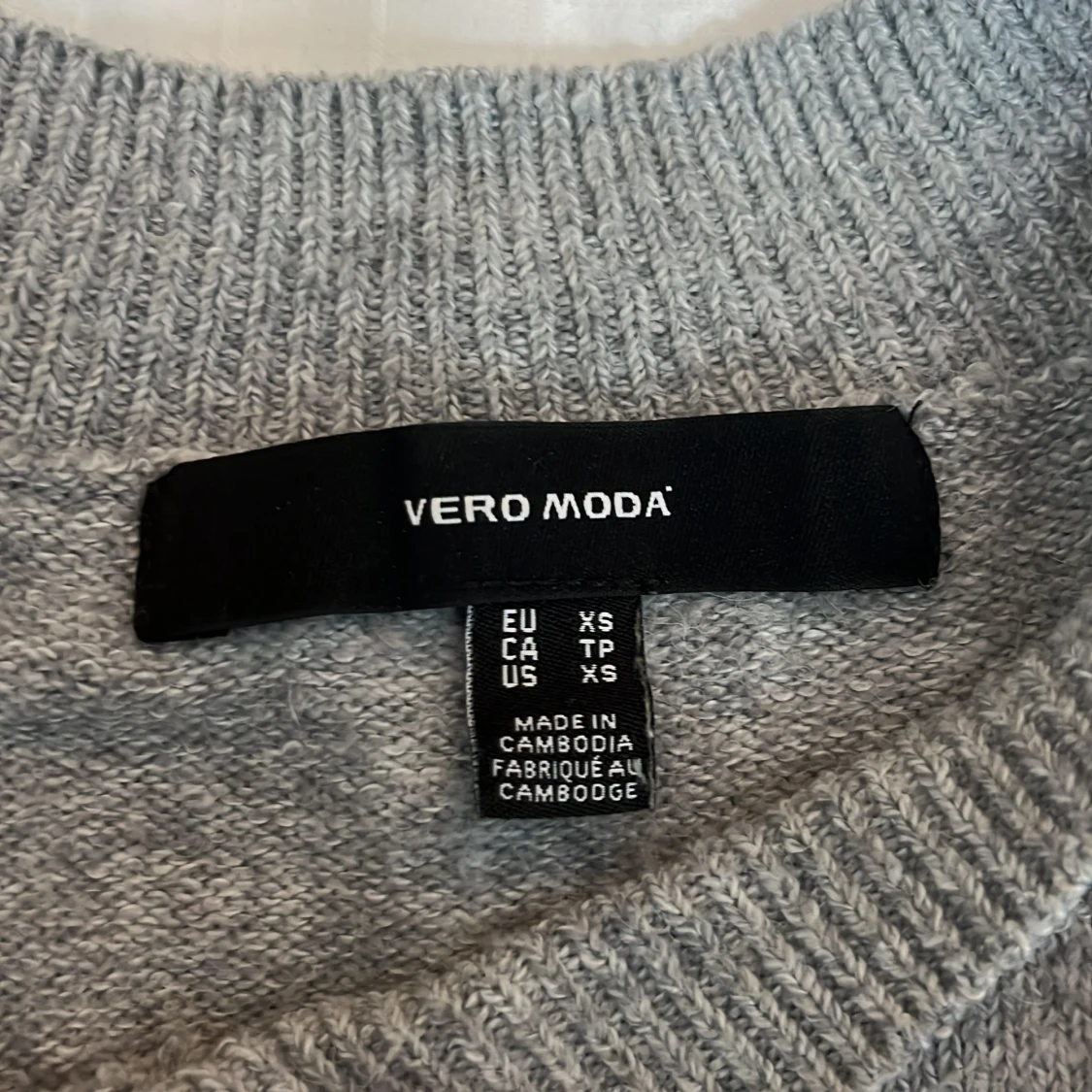 Grå stickad tröja från Vero Moda - 1