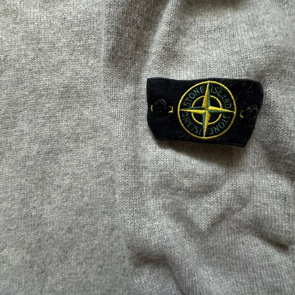 Grå stickad Stone Island tröja - 2