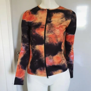 Långärmad tröja/kofta med dragkedja  - Mer bilder och information på Vinted 