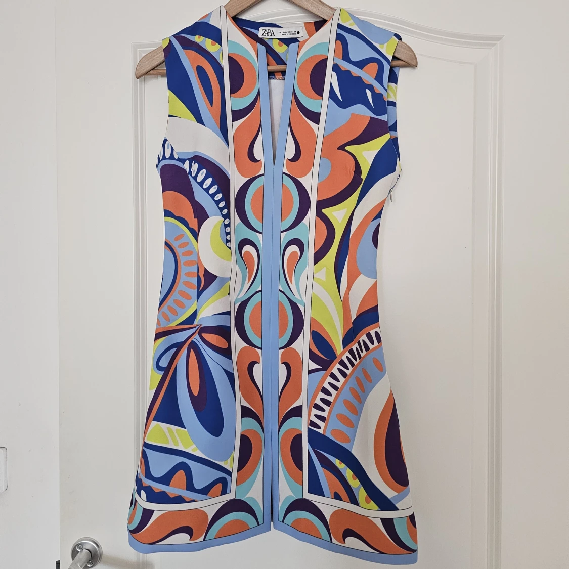 Färgglad mönstad klänning från Zara