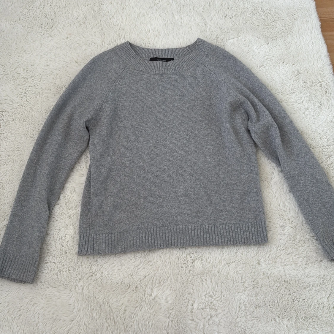 Grå stickad tröja från Vero Moda - 2