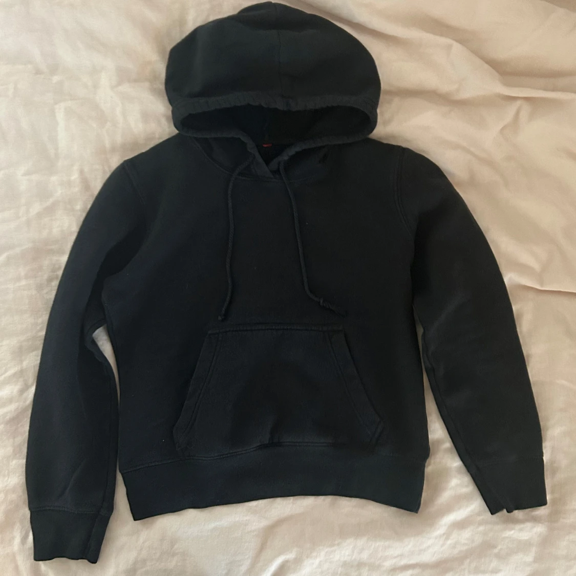 Svart hoodie - 1