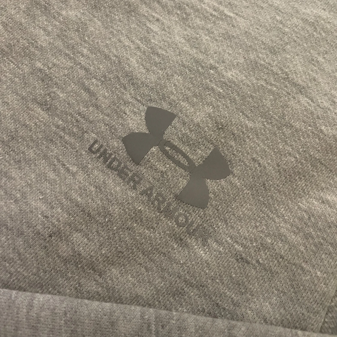 Grå sweatshirt från Under Armour - 2