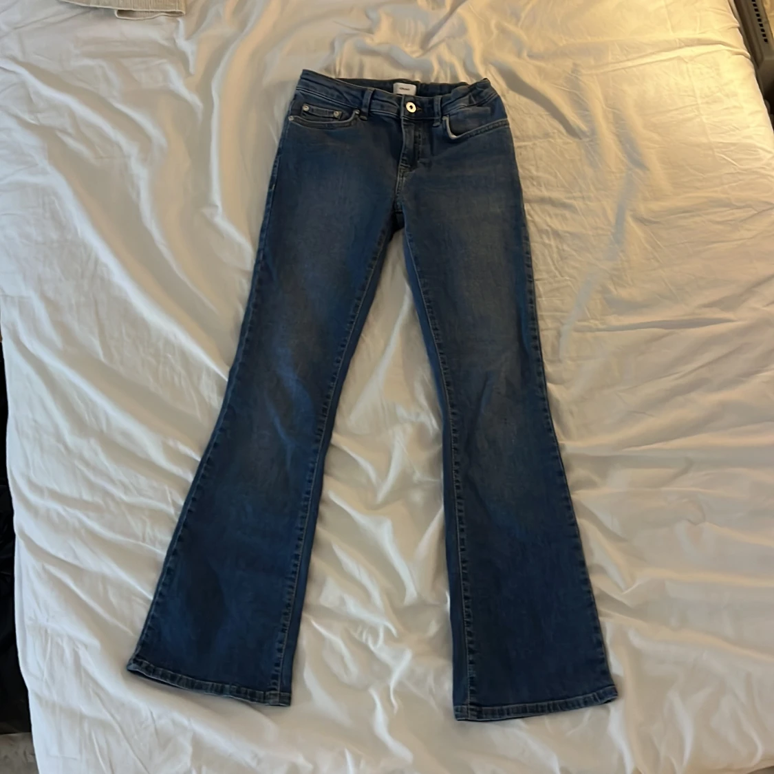 Blå bootcut jeans från Grunt, stl 26 - 1