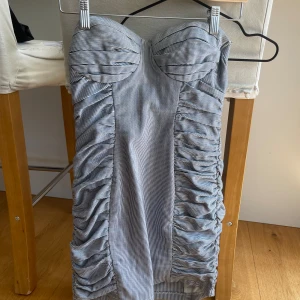 Klänning  - Randig kort klänning, storlek S