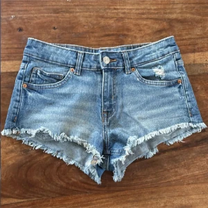 Low jeans shorts - Korta och lowwaist jeansshorts! 