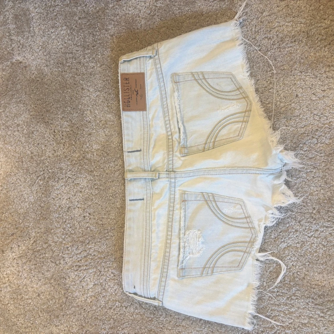 Ljusblå jeansshorts från Hollister - 4