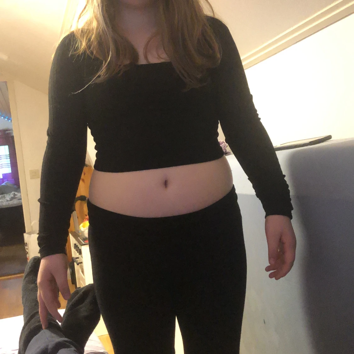 Svart croppad långärmad topp