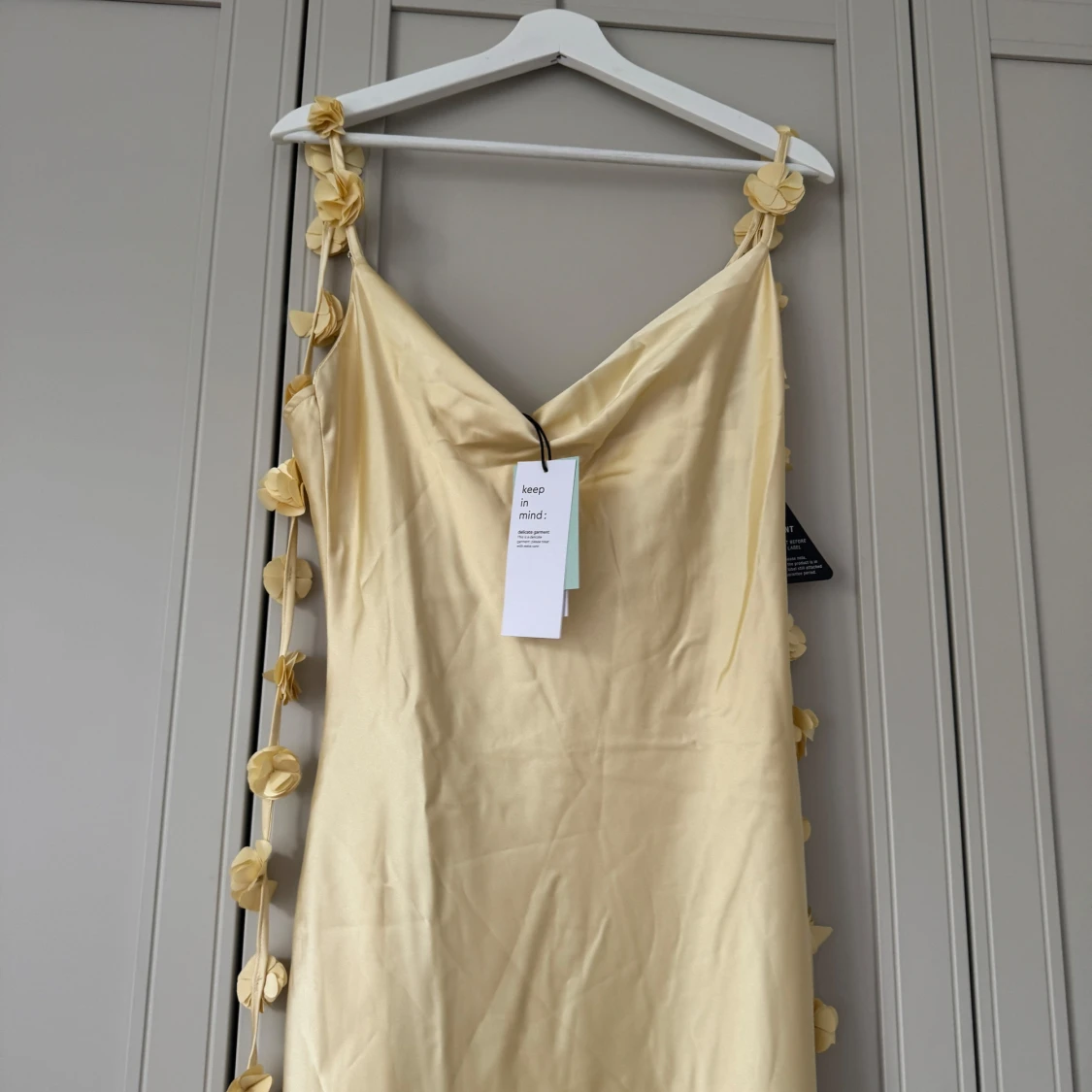 Ljusgul klänning - 3