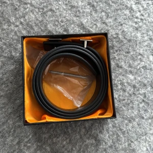 Märkes bälte - Säljer mitt väldigt fina H3rmes bälte till ett väldigt bra pris. Har aldrig andvändts. Hör av er vid funderingar. 120 cm 