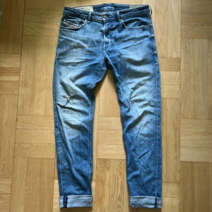 Diesel Jeans - Ljusblåa jeans från Diesel. W33 L34. Slim fit. Hör av er ifall ni har några frågor!