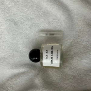 Rich cherry 2 ml - Säljer 2 ml av denna parfym från naiya 