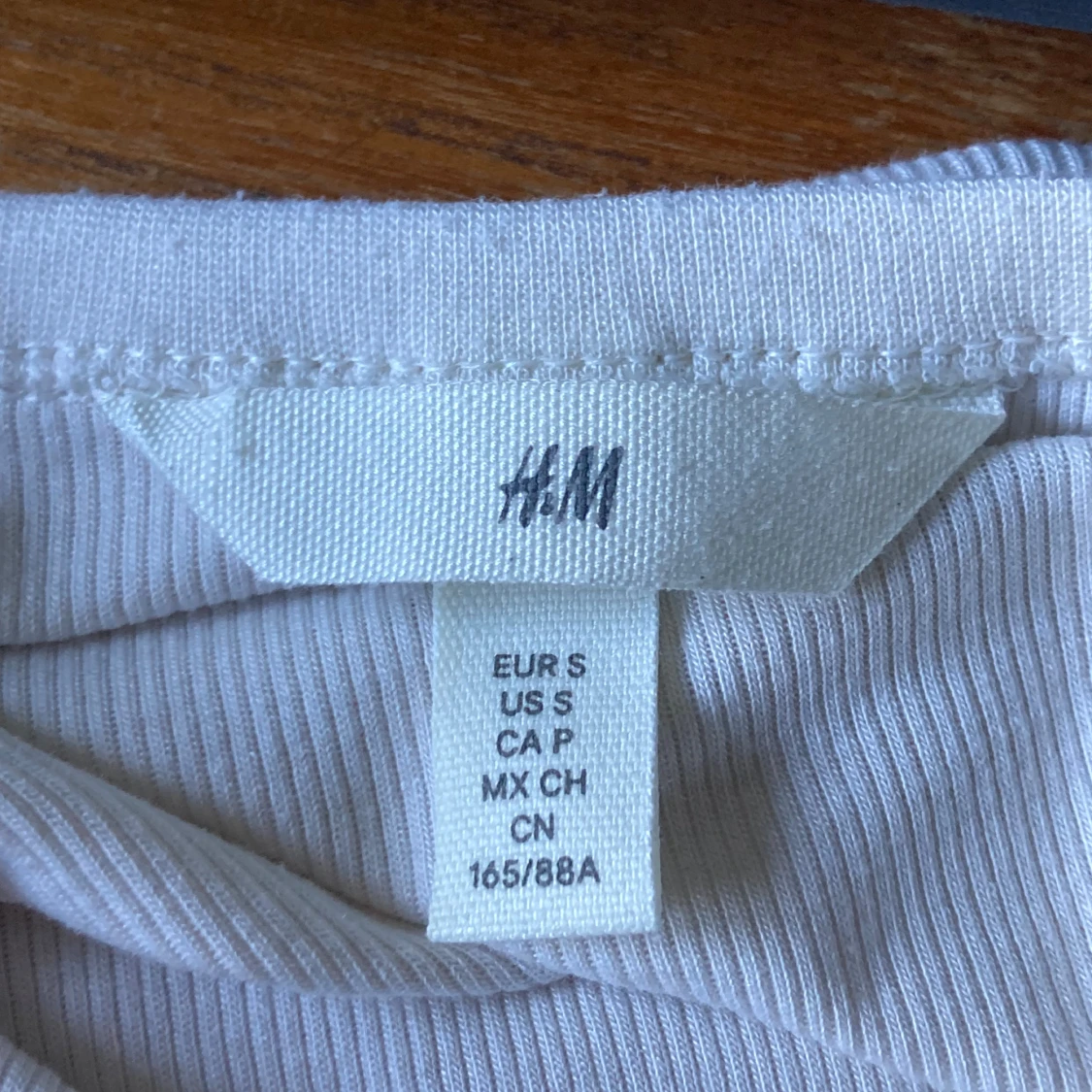 Vit ribbad långärmad tröja - 2