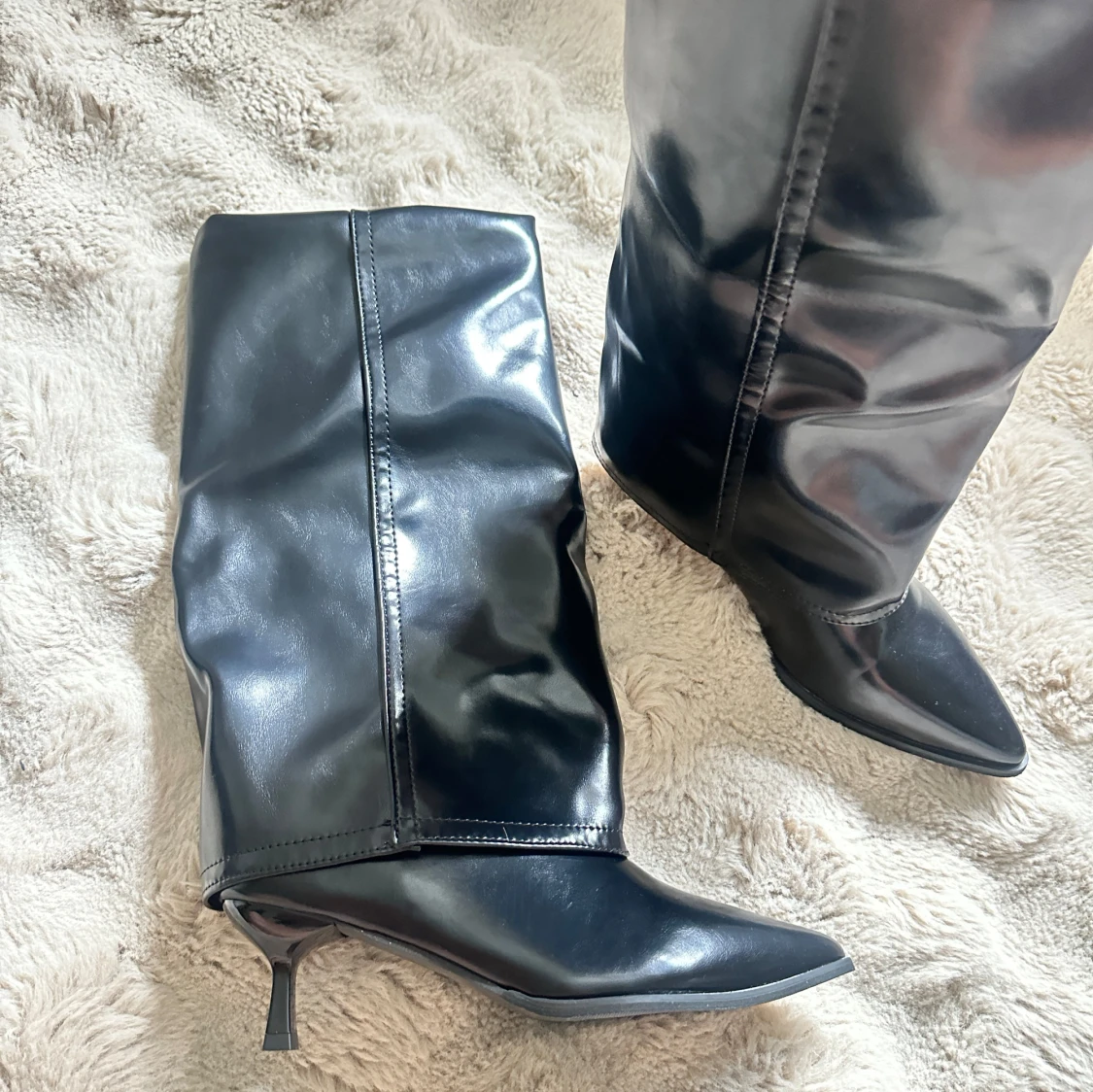 Svarta stövlar med klack och spetsig tå - 1