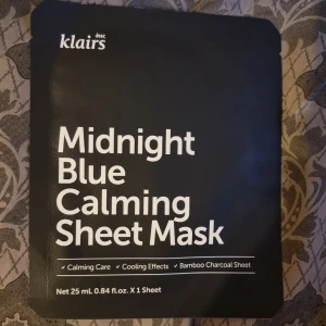 Klairs Sheet Mask - En ansiktsmask från Klairs med bambukol-ark som lugnar och svalkar huden. Masken är svart och innehåller 25 ml essence för återfuktning och vård. 