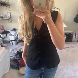 Zara väst - Svart kostym väst från Zara, aldrig använd med prislappen kvar!❤️ Nypris 400kr