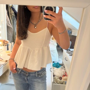 Volang topp - Supergullig volangtopp, köpt på sellpy för längesen, men kommer tyvärr inte till användning!🥰💕