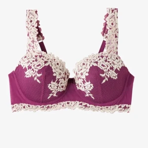 Lila spets-bh från intimissimi - Säljer denna lila bh:n från intimissimi i storlek 75B. Den är sparsamt använd och har inga defekter. Nypris cirka 500kr. Skriv vid frågor💕