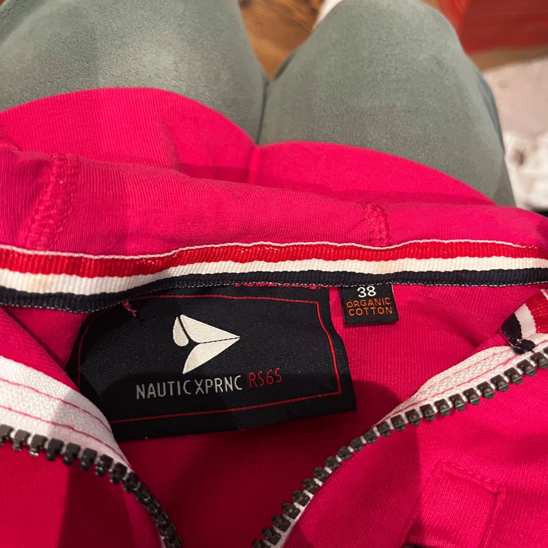 Röd hoodie från Nautic XPRNC RS65 - 1