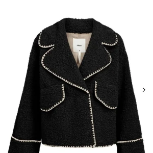 Jacka från object - Säljer denna super snygga jacka från object, perfekt nu när hösten kommer🫰🏼