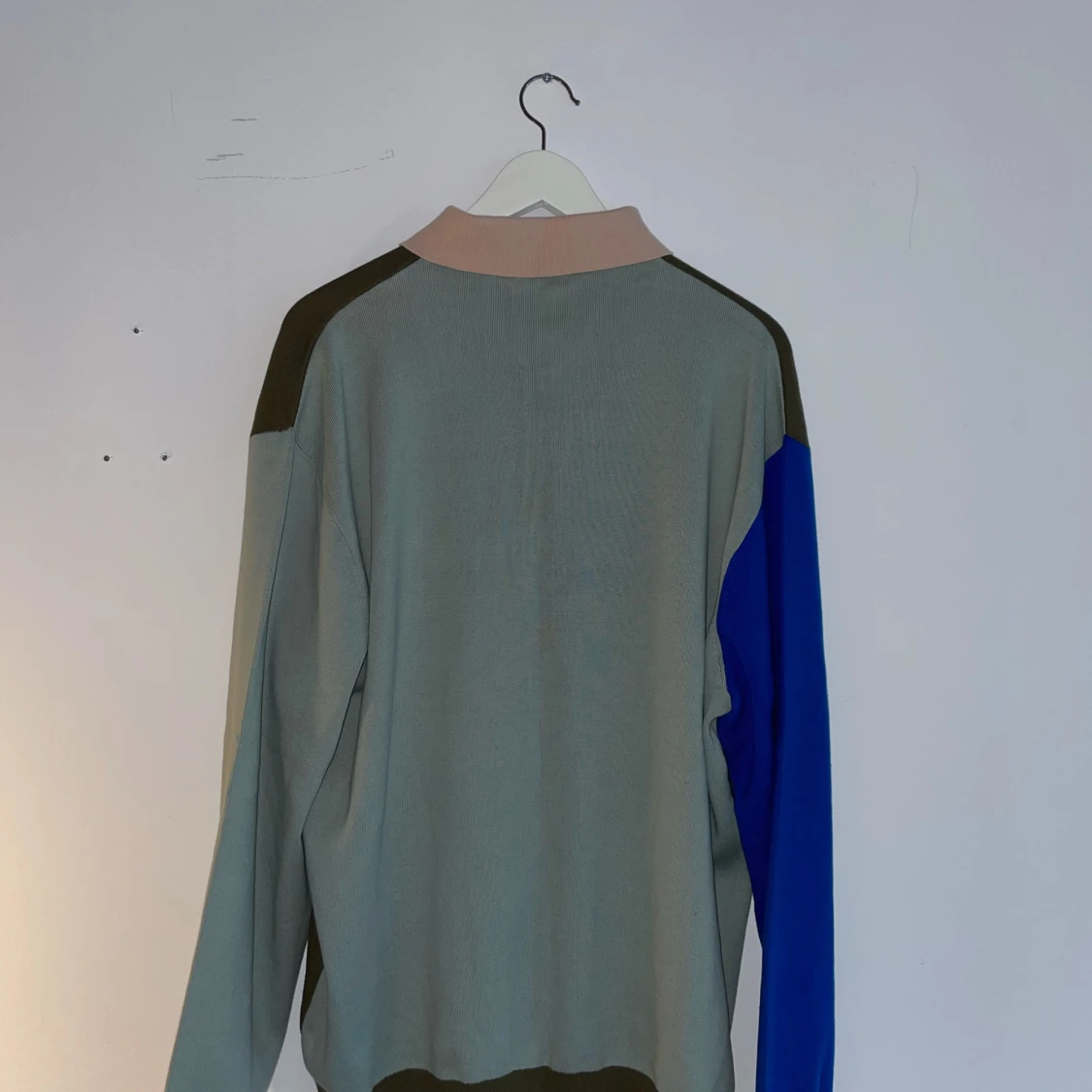 Färgstark pikétröja från COS i L - 3