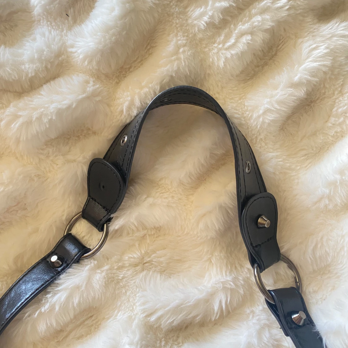 Svart axelväska från Gina Tricot - 2