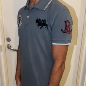 Ralph lauren Chief keef pikeskjorta - Skick 9/10, storlek M. Endast 499.