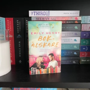 Bokälskare - Bokälskare av Emily Henry. Super bra bok i bra skicka, bruten rygg.