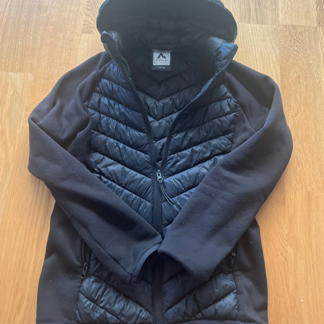 Svart hybridjacka från Mountain Works - 1