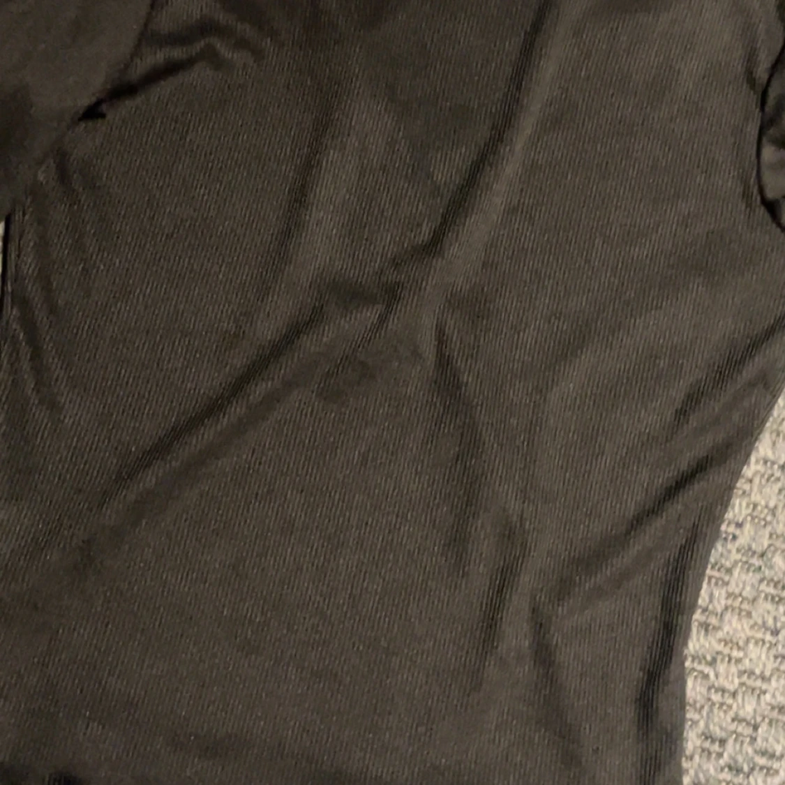 Svart ribbad långärmad tröja med knappar - 2