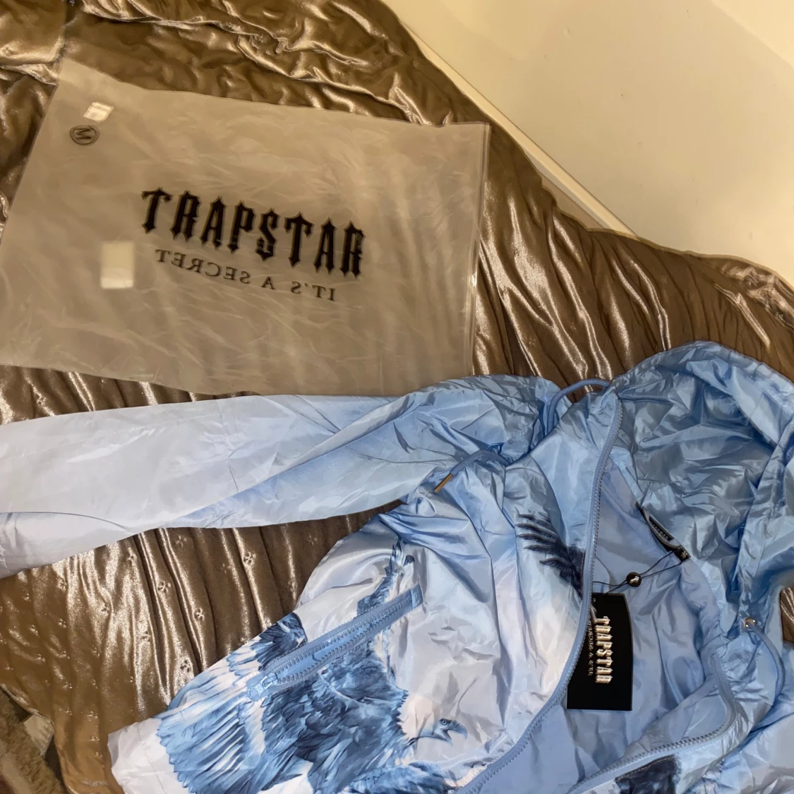 Blå vindjacka från Trapstar med tryck - 3