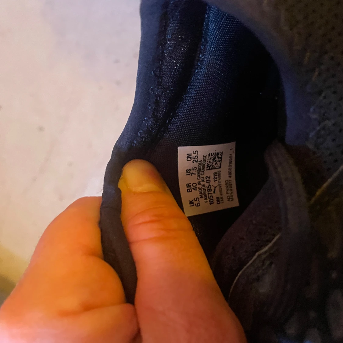 Svarta fotbollsskor från Puma strl 40 - 2