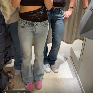 Weekday jeans - Jätte snygga jeans ifrån weekday. Storlek 25/32 och passar mig som är 163 och brukar ha 34 i jeans. De är endast använda fåtal gånger.