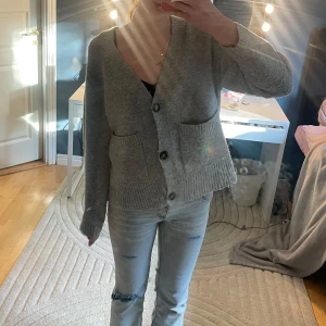 Stickad tröja  - Super fin tröja från veromoda strl XS ,  lite nopprig