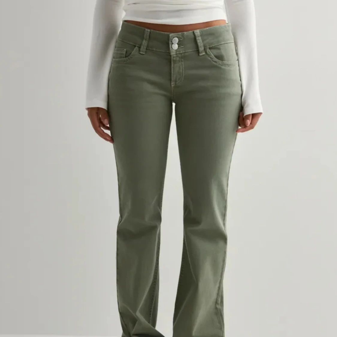 Olivgröna bootcut byxor