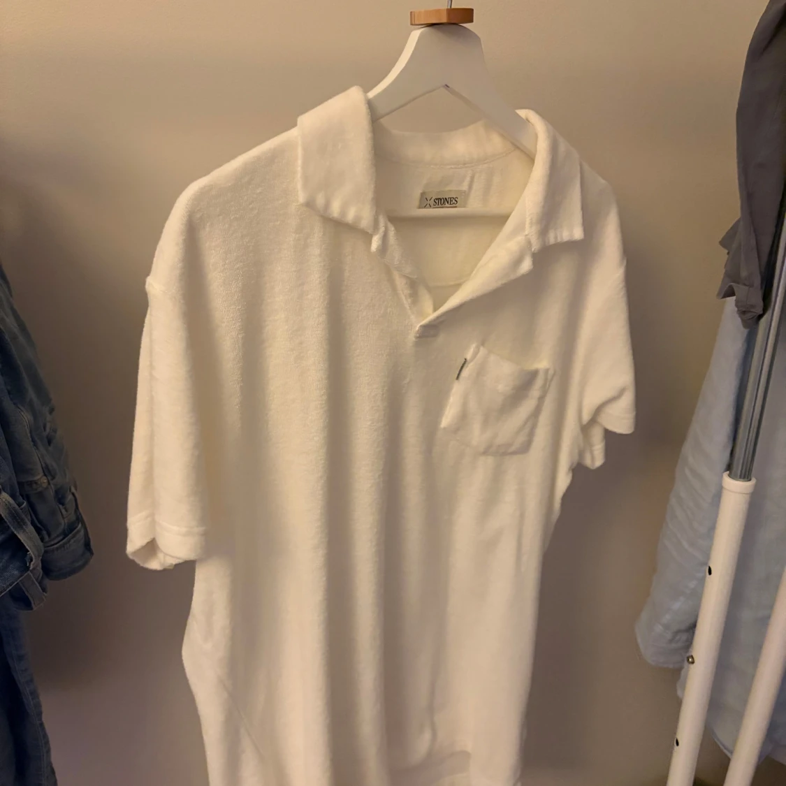 Vit frotté t-shirt från Stones