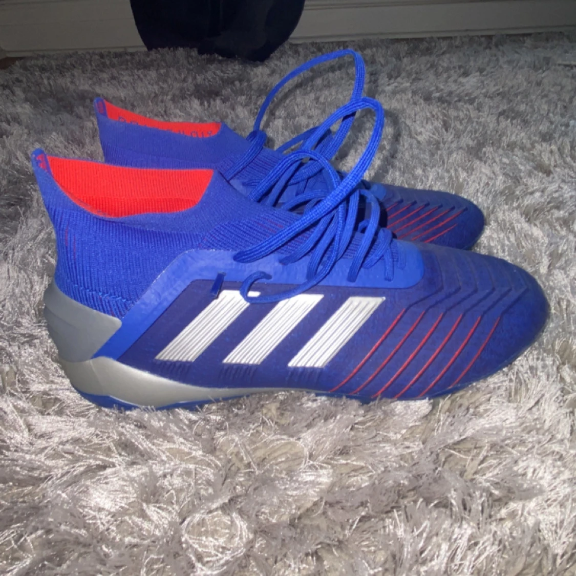 Blåa Adidas Predator fotbollsskor - 1