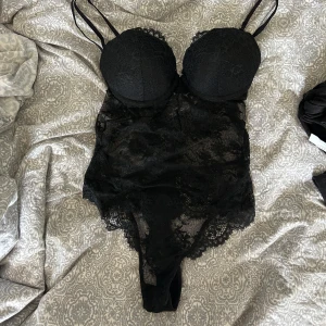 body - body ifrån hm i storlek 75B💞