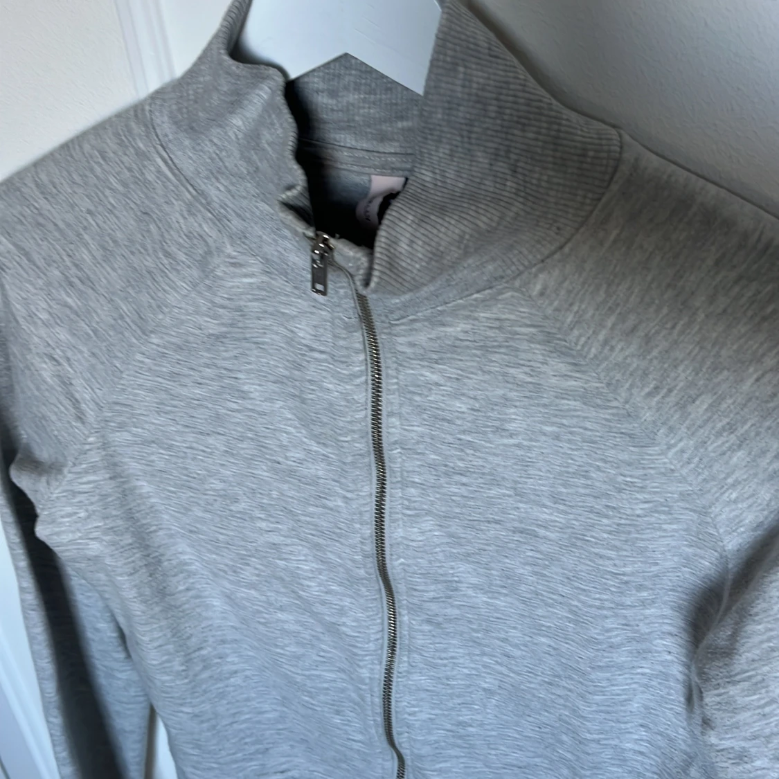 Grå ziptröja från Nelly - 2