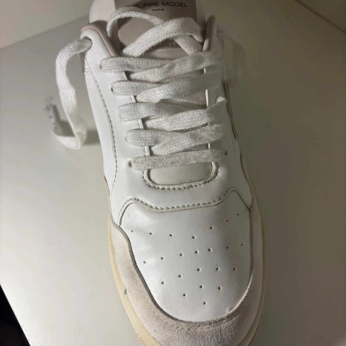 Vita sneakers från Philippe Model - 2